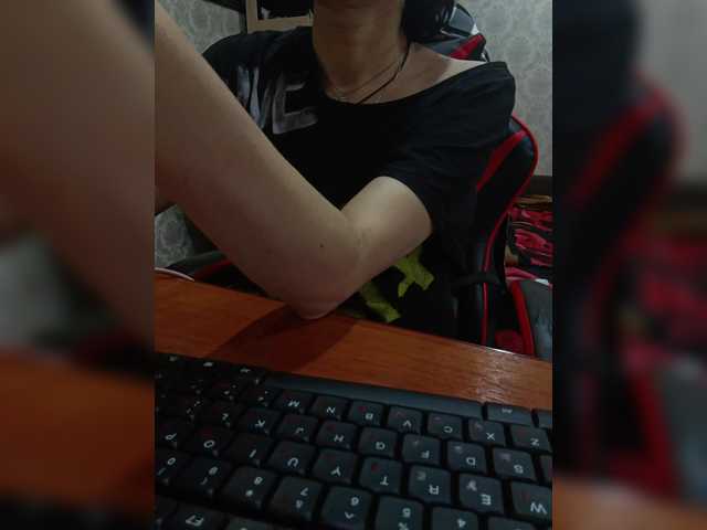 Olik-Pisa's BongaCams show and profile