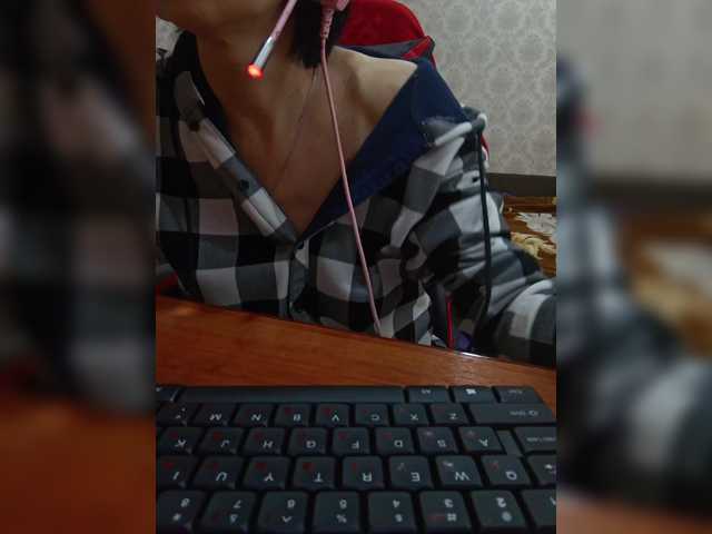 Olik-Pisa's BongaCams show and profile