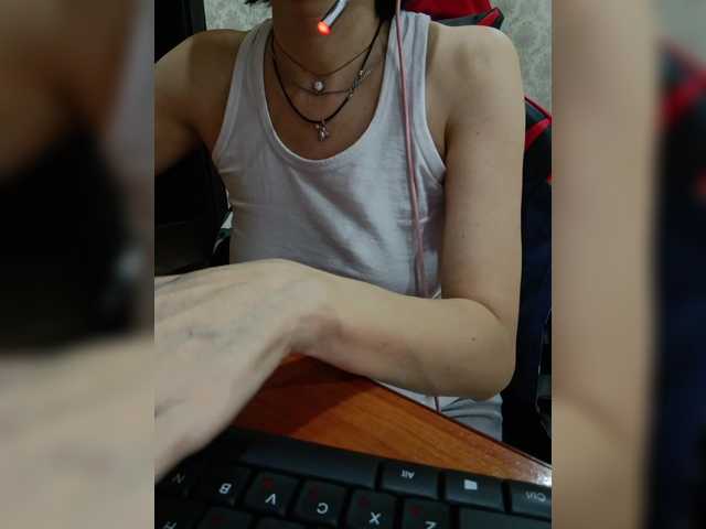 Olik-Pisa's BongaCams show and profile