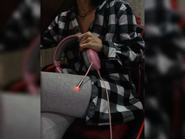 Olik-Pisa's BongaCams show and profile