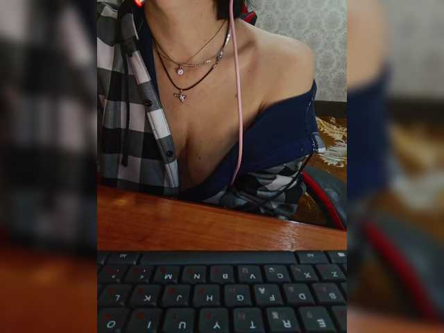 Olik-Pisa's BongaCams show and profile