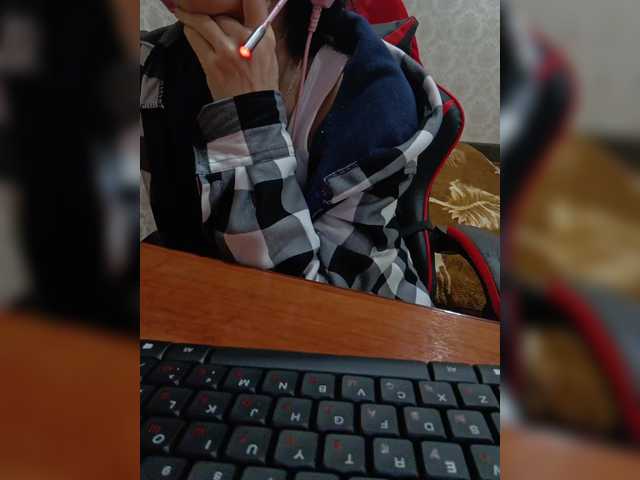 Olik-Pisa's BongaCams show and profile