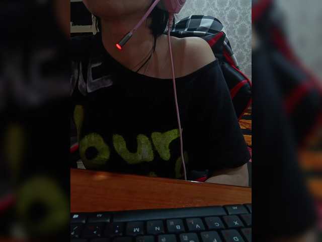 Olik-Pisa's BongaCams show and profile