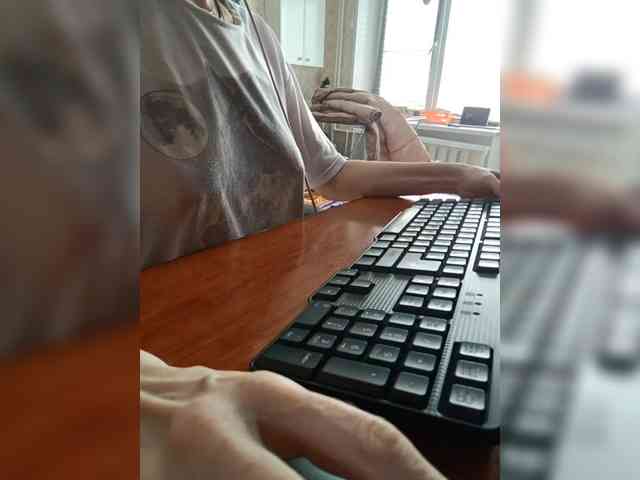 naked_taxi_dispatcher webcam