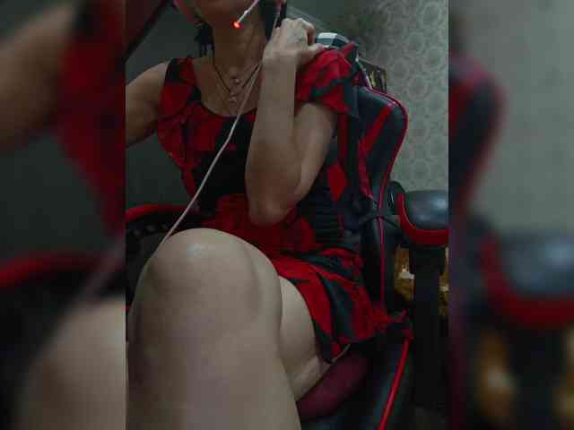 naked_taxi_dispatcher webcam