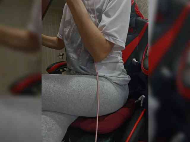 naked_taxi_dispatcher webcam