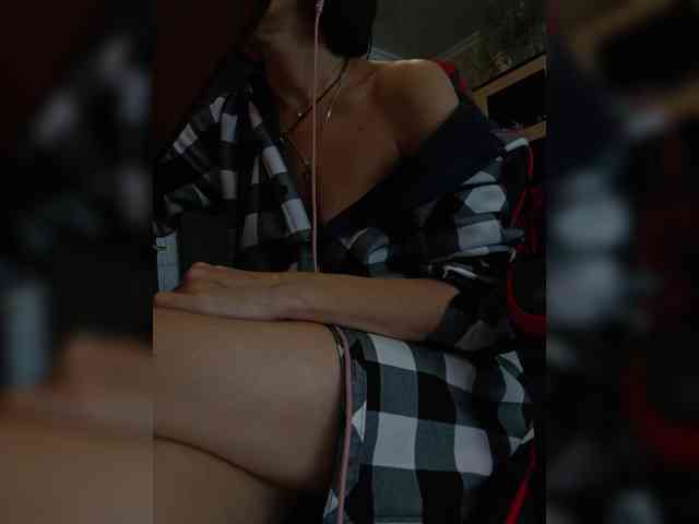 naked_taxi_dispatcher webcam