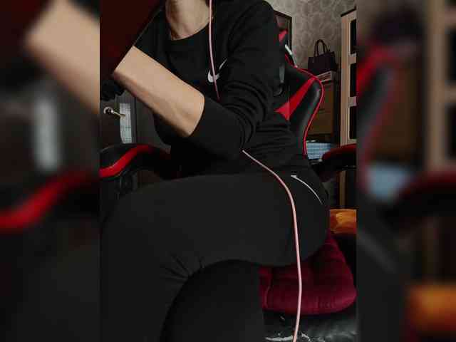 naked_taxi_dispatcher webcam