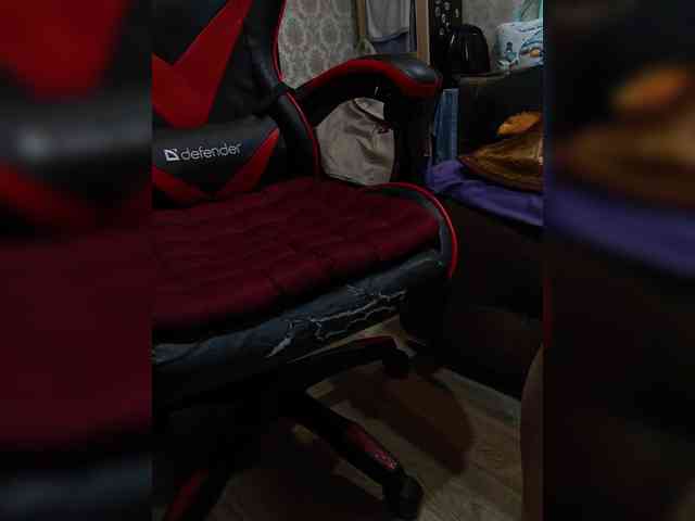 naked_taxi_dispatcher webcam