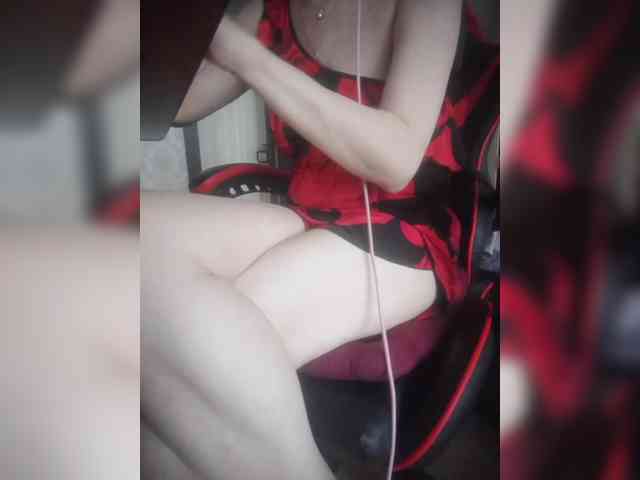 naked_taxi_dispatcher webcam