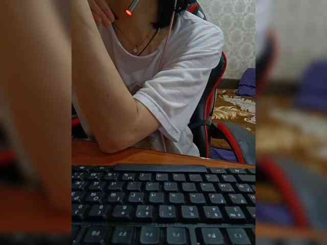 naked_taxi_dispatcher webcam