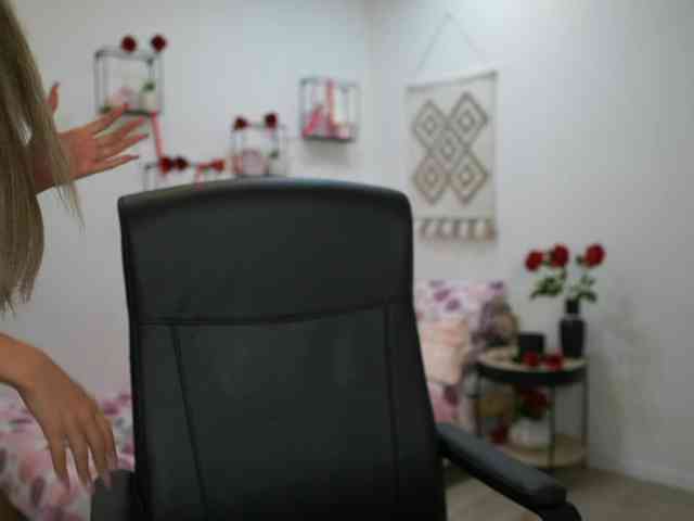 EvelynCage webcam
