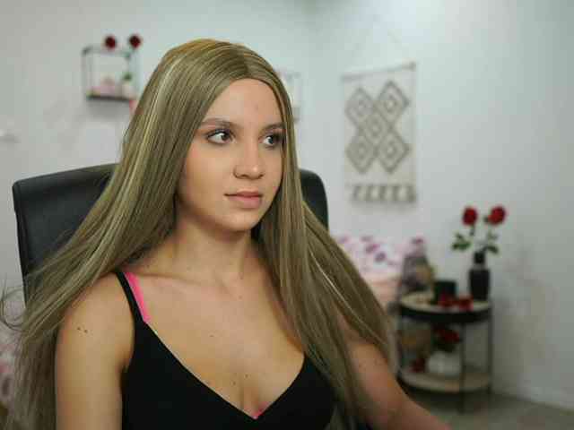 EvelynCage webcam