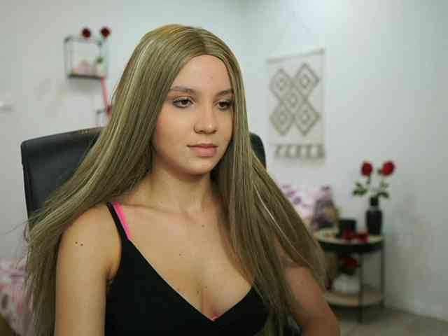 EvelynCage webcam
