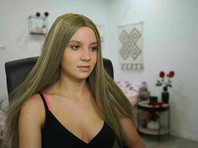 EvelynCage webcam
