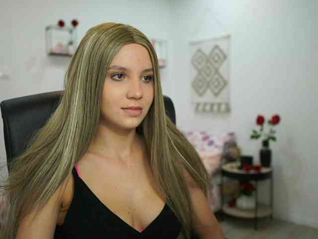 EvelynCage webcam