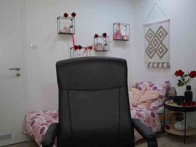 EvelynCage webcam