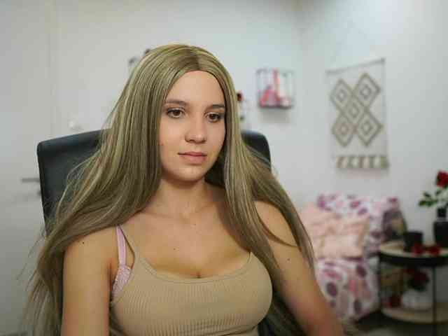 EvelynCage webcam