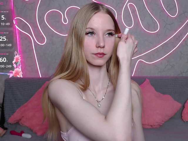 cutieblondegirl's BongaCams show and profile