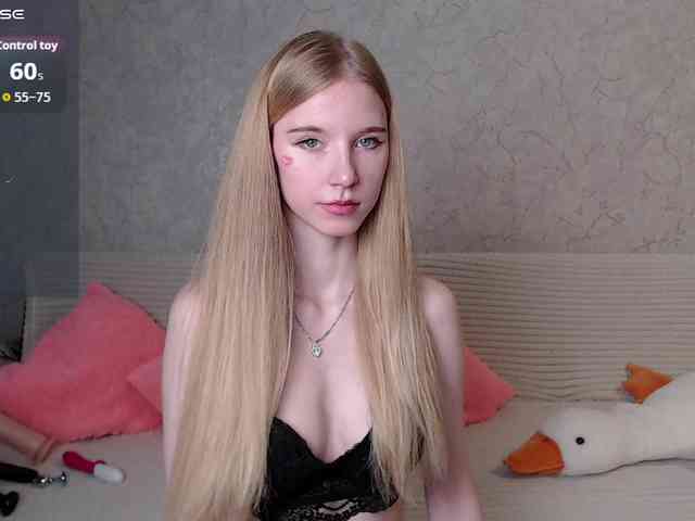 cutieblondegirl webcam