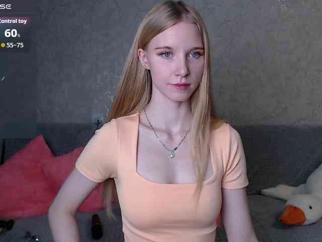 cutieblondegirl webcam
