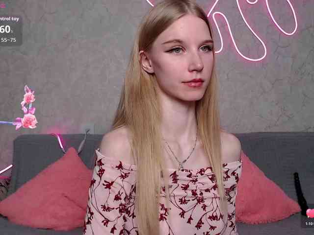 cutieblondegirl webcam