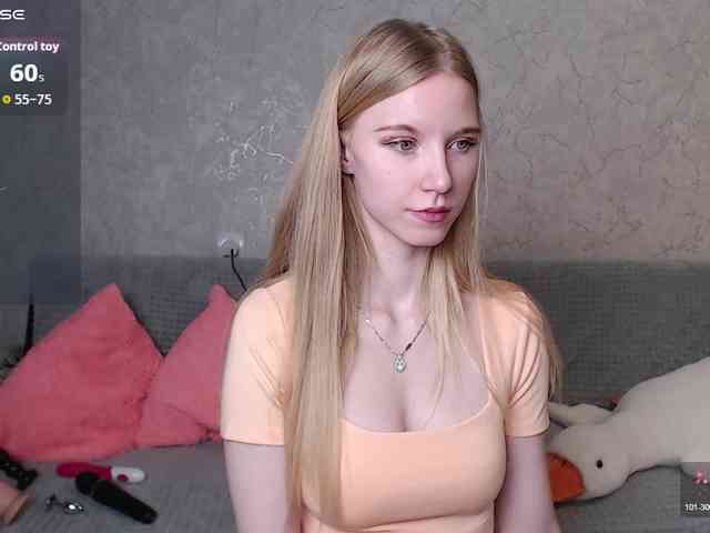 cutieblondegirl webcam