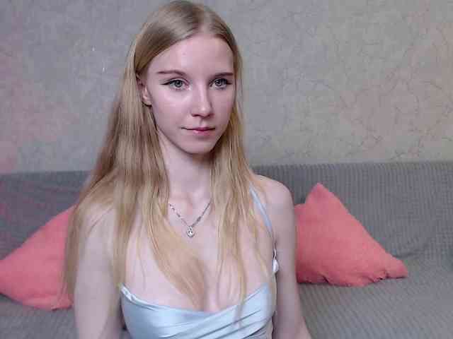 cutieblondegirl webcam