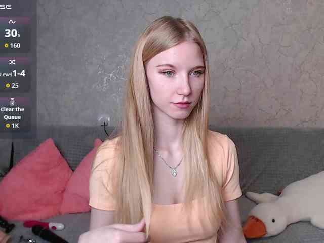 cutieblondegirl webcam
