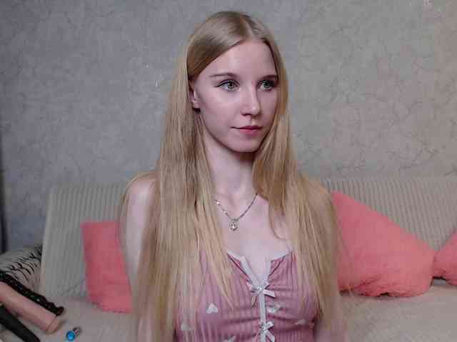 cutieblondegirl webcam