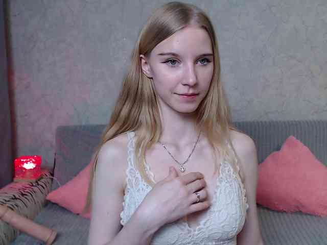 cutieblondegirl webcam