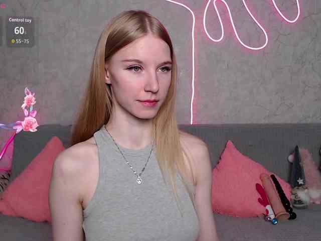 cutieblondegirl webcam