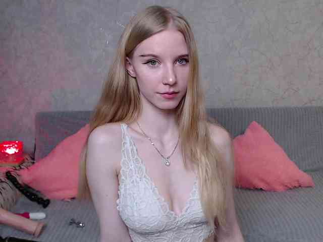 cutieblondegirl webcam