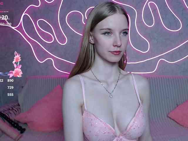 cutieblondegirl webcam