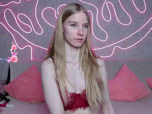 cutieblondegirl webcam