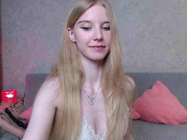 cutieblondegirl webcam