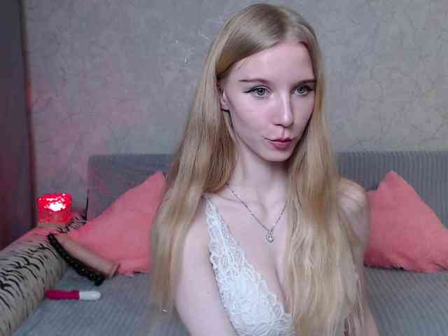 cutieblondegirl webcam