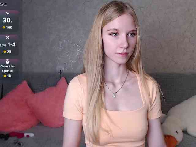 cutieblondegirl webcam