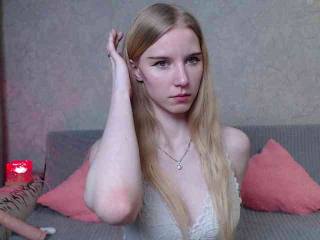 cutieblondegirl webcam