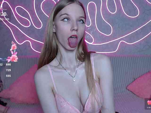 cutieblondegirl webcam