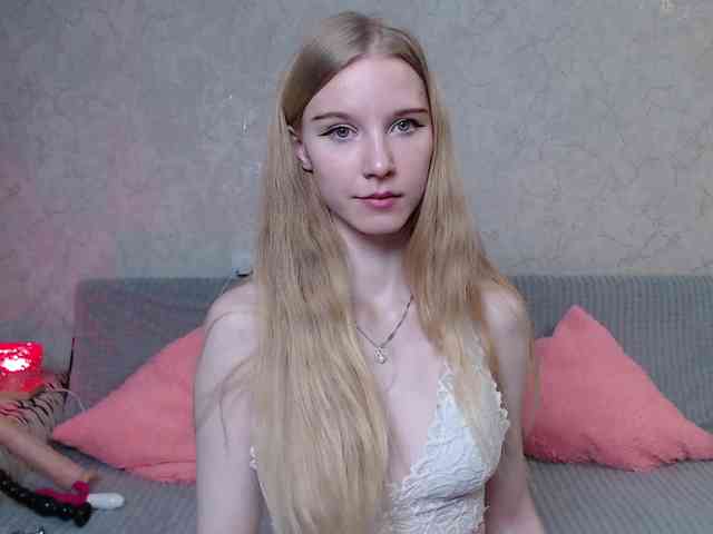 cutieblondegirl webcam