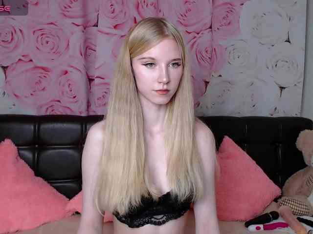 cutieblondegirl webcam