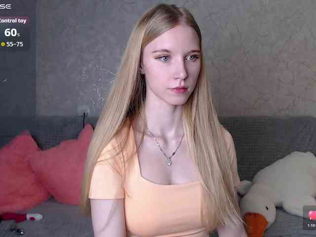 cutieblondegirl webcam