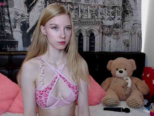 cutieblondegirl webcam