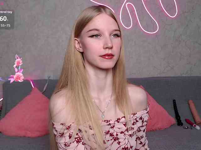 cutieblondegirl webcam