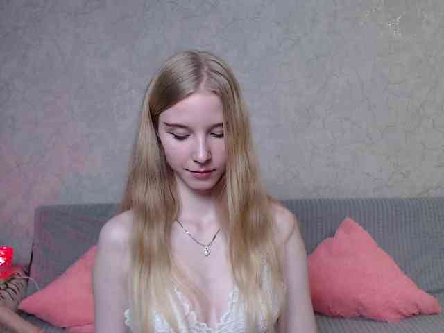 cutieblondegirl webcam