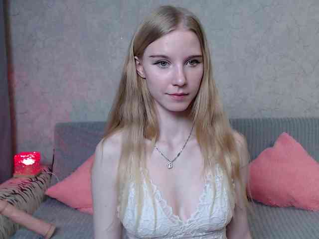 cutieblondegirl webcam