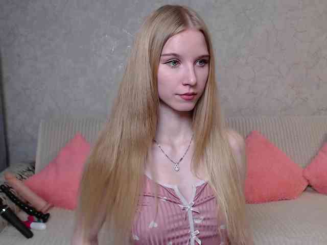 cutieblondegirl webcam