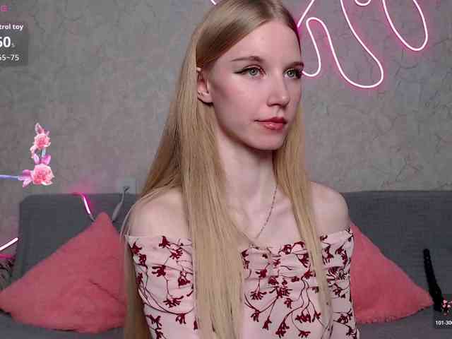 cutieblondegirl webcam