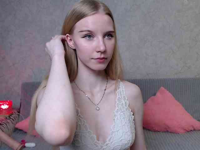 cutieblondegirl webcam